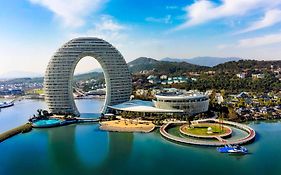 Sheraton Huzhou Hot Spring Resort 5*